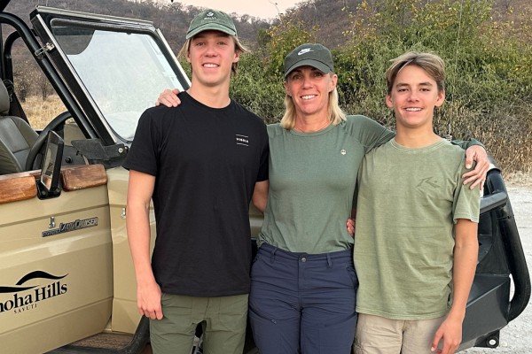 Leanne & Boys safari photo 1